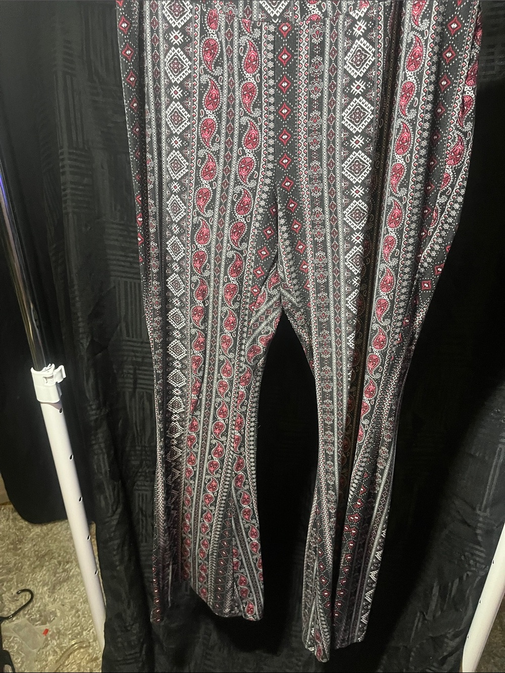 No Boundaries Pink & Purple Paisley Flate Pants & Black w/ Burgandy white - Picture 3 of 3